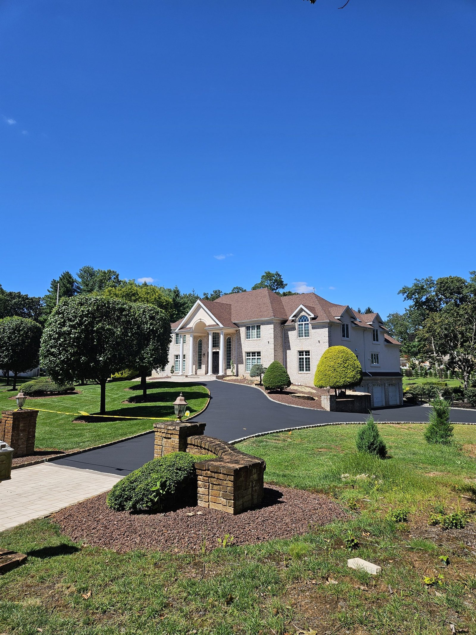 Large residential driveway freshly sealcoated